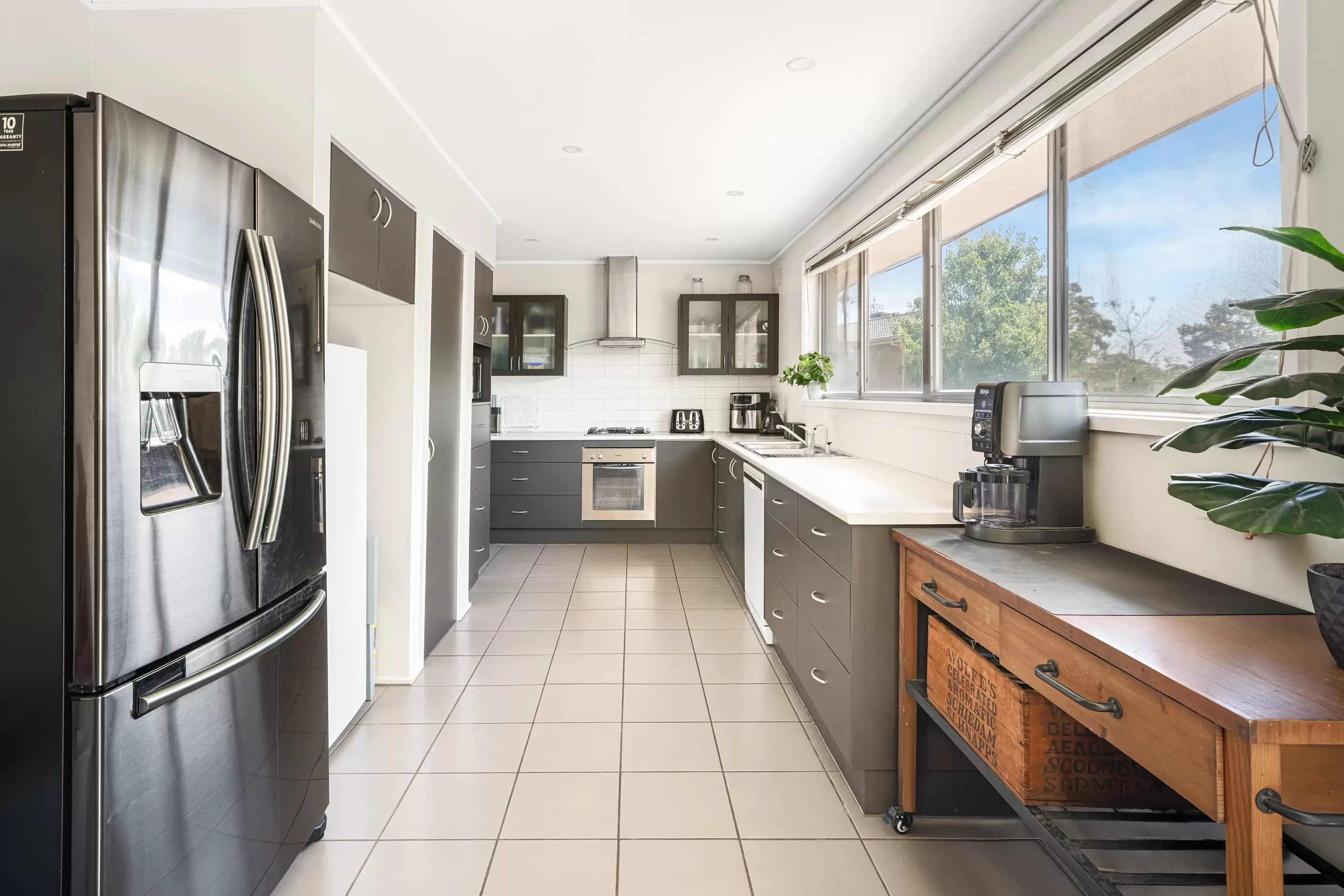 2 Derril Place, Frankston Leased by Abode Peninsula - image 2