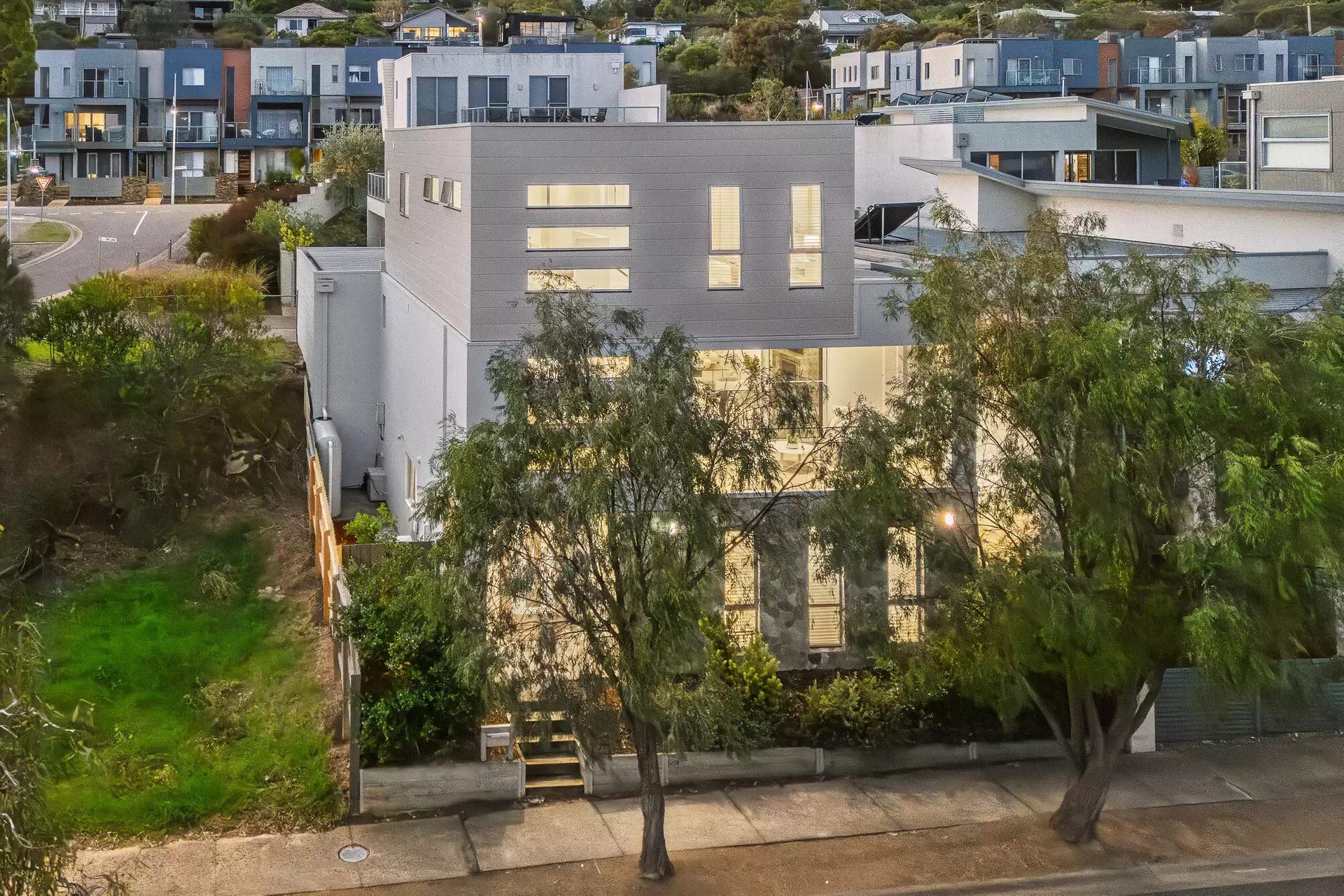 8 Spinnaker Terrace, Safety Beach Sold by Abode Peninsula - image 1